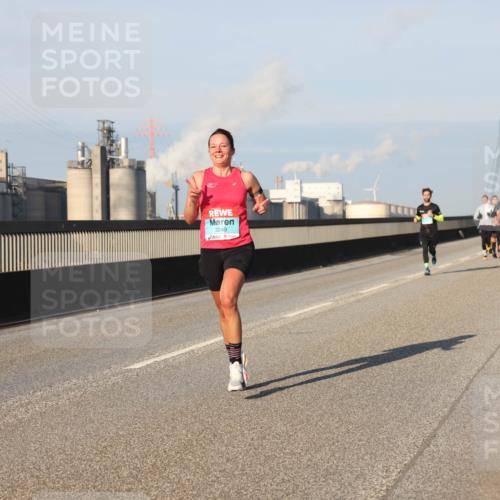 03.10.2025 - Köhlbrandbrückenlauf Lena Gebhardt http://msf.ph/oto/9109847 03.10.2025 09:41:27 Position 2 3249 meine-sportfotos.de