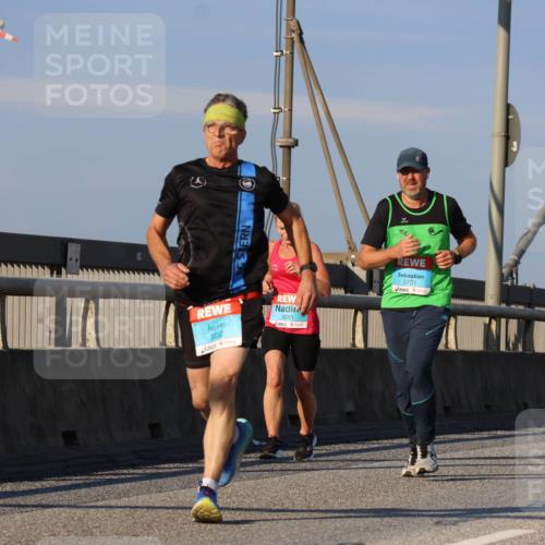 03.10.2025 - Köhlbrandbrückenlauf Strokosch-Dieckow http://msf.ph/oto/9109865 03.10.2025 09:41:15 Position 2 3832, 3251, 3731 meine-sportfotos.de