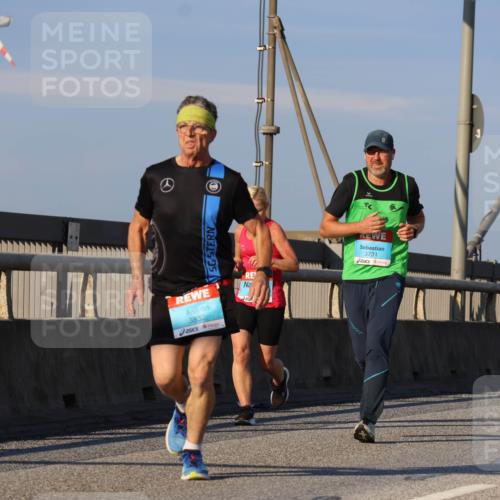 03.10.2025 - Köhlbrandbrückenlauf Strokosch-Dieckow http://msf.ph/oto/9109875 03.10.2025 09:41:15 Position 2 3832, 3731 meine-sportfotos.de