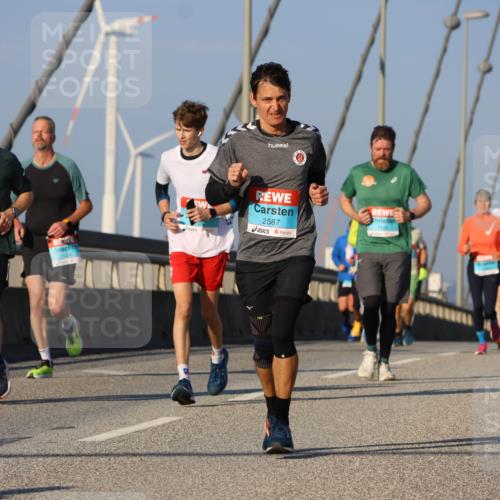 03.10.2025 - Köhlbrandbrückenlauf Strokosch-Dieckow http://msf.ph/oto/9109896 03.10.2025 09:41:18 Position 2 1493, 2587, 1105 meine-sportfotos.de