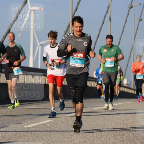 03.10.2025 - Köhlbrandbrückenlauf Strokosch-Dieckow http://msf.ph/oto/9109900 03.10.2025 09:41:18 Position 2 1493, 2587, 1105 meine-sportfotos.de