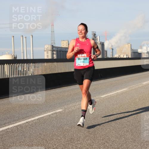 03.10.2025 - Köhlbrandbrückenlauf Lena Gebhardt http://msf.ph/oto/9109928 03.10.2025 09:41:28 Position 2 3249 meine-sportfotos.de
