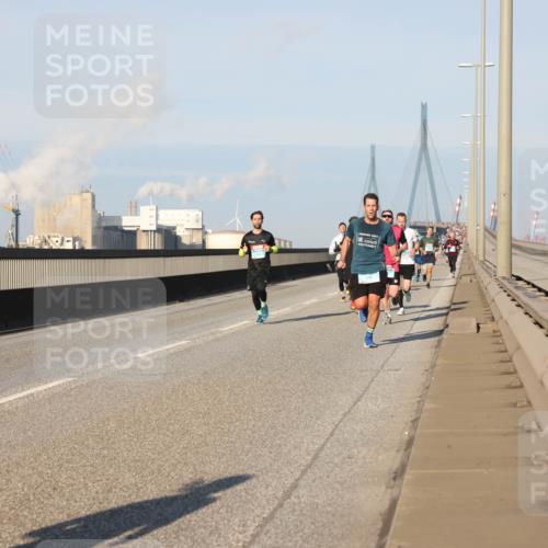 03.10.2025 - Köhlbrandbrückenlauf Lena Gebhardt http://msf.ph/oto/9109960 03.10.2025 09:41:28 Position 2  meine-sportfotos.de