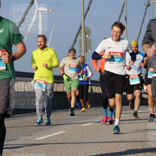 03.10.2025 - Köhlbrandbrückenlauf Strokosch-Dieckow http://msf.ph/oto/9109972 03.10.2025 09:41:24 Position 2 1105, 3444, 3111, 1116, 1334 meine-sportfotos.de