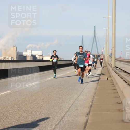 03.10.2025 - Köhlbrandbrückenlauf Lena Gebhardt http://msf.ph/oto/9109986 03.10.2025 09:41:28 Position 2  meine-sportfotos.de