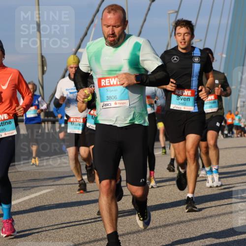 03.10.2025 - Köhlbrandbrückenlauf Strokosch-Dieckow http://msf.ph/oto/9109990 03.10.2025 09:41:29 Position 2 1595, 1116, 3806, 3462 meine-sportfotos.de