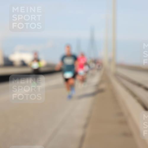 03.10.2025 - Köhlbrandbrückenlauf Lena Gebhardt http://msf.ph/oto/9110015 03.10.2025 09:41:29 Position 2  meine-sportfotos.de