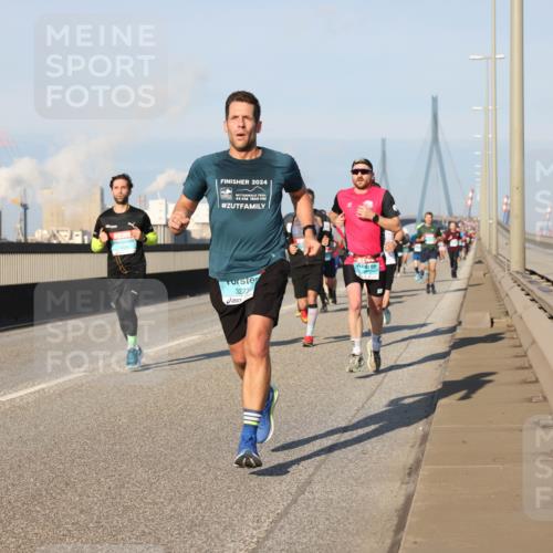 03.10.2025 - Köhlbrandbrückenlauf Lena Gebhardt http://msf.ph/oto/9110109 03.10.2025 09:41:31 Position 2 2024, 44, 1860, 3223 meine-sportfotos.de