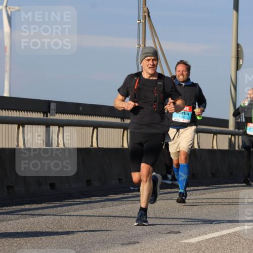 03.10.2025 - Köhlbrandbrückenlauf Strokosch-Dieckow http://msf.ph/oto/9110110 03.10.2025 09:41:46 Position 2 3708 meine-sportfotos.de