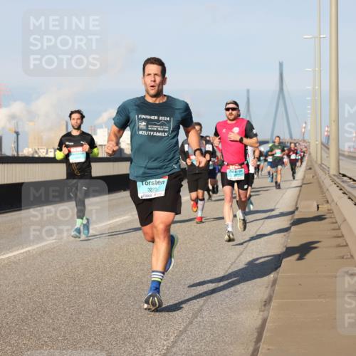 03.10.2025 - Köhlbrandbrückenlauf Lena Gebhardt http://msf.ph/oto/9110119 03.10.2025 09:41:31 Position 2 2024, 44, 1860, 3223 meine-sportfotos.de