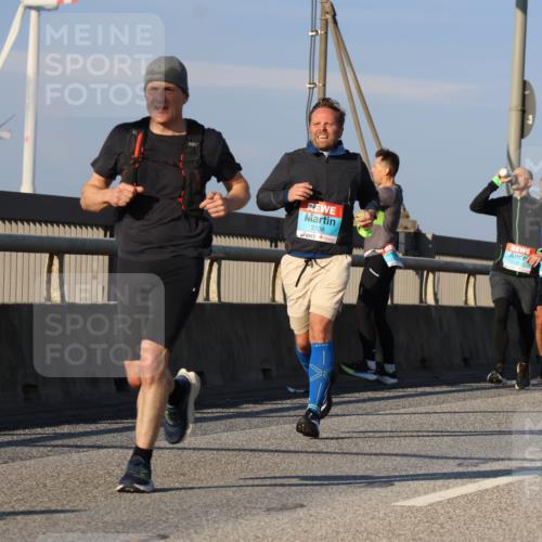 03.10.2025 - Köhlbrandbrückenlauf Strokosch-Dieckow http://msf.ph/oto/9110126 03.10.2025 09:41:47 Position 2 3708, 1543 meine-sportfotos.de