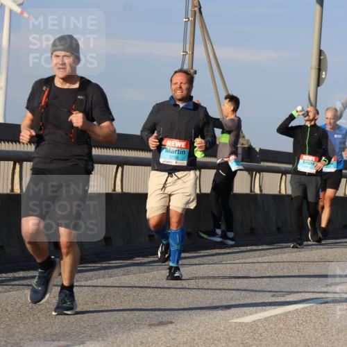 03.10.2025 - Köhlbrandbrückenlauf Strokosch-Dieckow http://msf.ph/oto/9110135 03.10.2025 09:41:47 Position 2 3708 meine-sportfotos.de