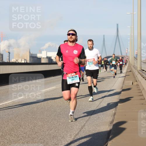 03.10.2025 - Köhlbrandbrückenlauf Lena Gebhardt http://msf.ph/oto/9110169 03.10.2025 09:41:32 Position 2 1224, 2961, 1036 meine-sportfotos.de