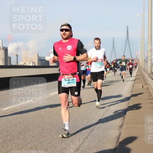 03.10.2025 - Köhlbrandbrückenlauf Lena Gebhardt http://msf.ph/oto/9110178 03.10.2025 09:41:33 Position 2 1224, 2961, 1036 meine-sportfotos.de