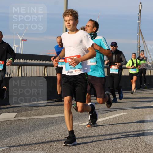 03.10.2025 - Köhlbrandbrückenlauf Strokosch-Dieckow http://msf.ph/oto/9110198 03.10.2025 09:41:53 Position 2 1313, 1543, 1878 meine-sportfotos.de