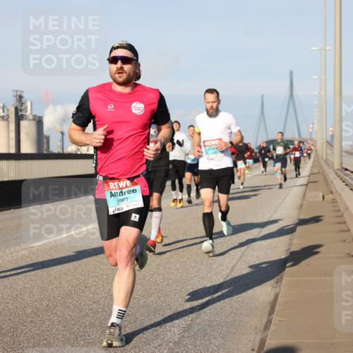 03.10.2025 - Köhlbrandbrückenlauf Lena Gebhardt http://msf.ph/oto/9110209 03.10.2025 09:41:33 Position 2 7, 1961 meine-sportfotos.de