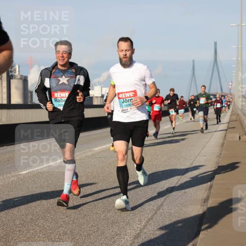 03.10.2025 - Köhlbrandbrückenlauf Lena Gebhardt http://msf.ph/oto/9110224 03.10.2025 09:41:34 Position 2 293, 1036 meine-sportfotos.de