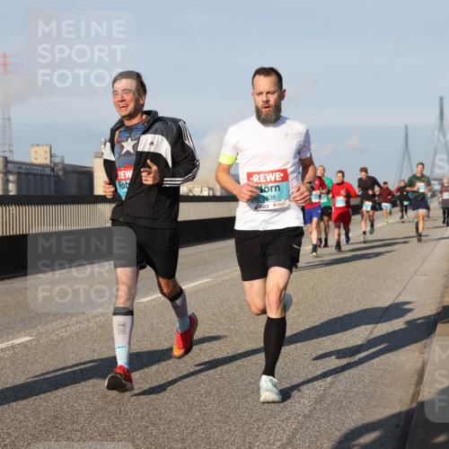03.10.2025 - Köhlbrandbrückenlauf Lena Gebhardt http://msf.ph/oto/9110263 03.10.2025 09:41:34 Position 2 1036 meine-sportfotos.de
