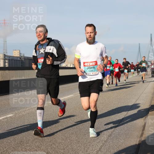 03.10.2025 - Köhlbrandbrückenlauf Lena Gebhardt http://msf.ph/oto/9110280 03.10.2025 09:41:34 Position 2 1036 meine-sportfotos.de