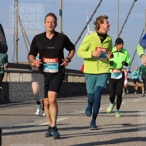 03.10.2025 - Köhlbrandbrückenlauf Strokosch-Dieckow http://msf.ph/oto/9110320 03.10.2025 09:42:03 Position 2 1308, 1239, 560, 1091, 1132 meine-sportfotos.de