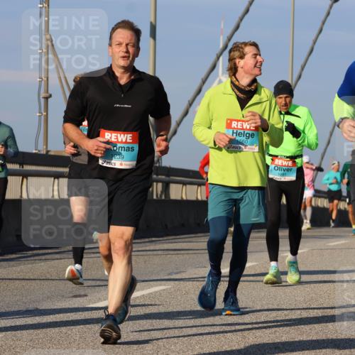 03.10.2025 - Köhlbrandbrückenlauf Strokosch-Dieckow http://msf.ph/oto/9110330 03.10.2025 09:42:03 Position 2 1308, 1359, 1239, 1560, 1091, 1132 meine-sportfotos.de