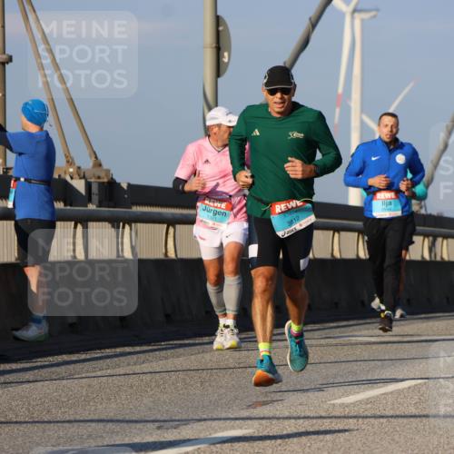 03.10.2025 - Köhlbrandbrückenlauf Strokosch-Dieckow http://msf.ph/oto/9110335 03.10.2025 09:42:10 Position 2 3812 meine-sportfotos.de