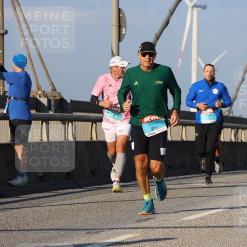 03.10.2025 - Köhlbrandbrückenlauf Strokosch-Dieckow http://msf.ph/oto/9110341 03.10.2025 09:42:10 Position 2 1321, 3812 meine-sportfotos.de