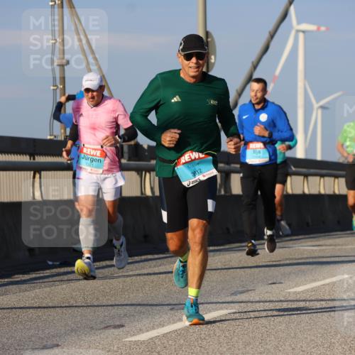 03.10.2025 - Köhlbrandbrückenlauf Strokosch-Dieckow http://msf.ph/oto/9110348 03.10.2025 09:42:11 Position 2 1321, 3812, 1370 meine-sportfotos.de