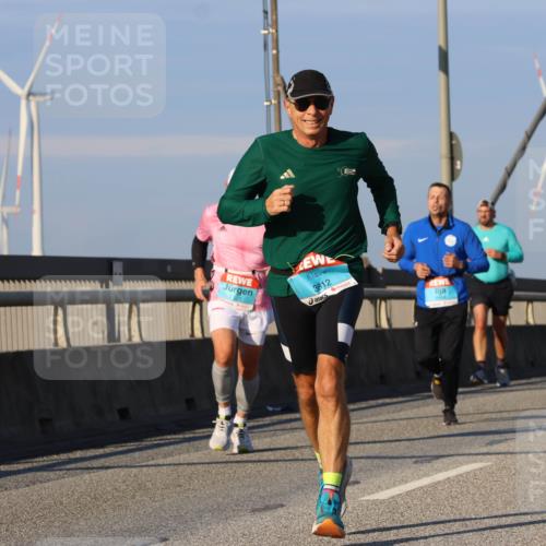 03.10.2025 - Köhlbrandbrückenlauf Strokosch-Dieckow http://msf.ph/oto/9110363 03.10.2025 09:42:13 Position 2 3812 meine-sportfotos.de