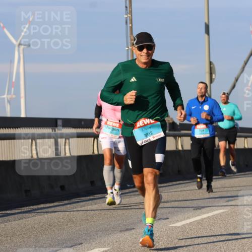 03.10.2025 - Köhlbrandbrückenlauf Strokosch-Dieckow http://msf.ph/oto/9110367 03.10.2025 09:42:13 Position 2 3812 meine-sportfotos.de