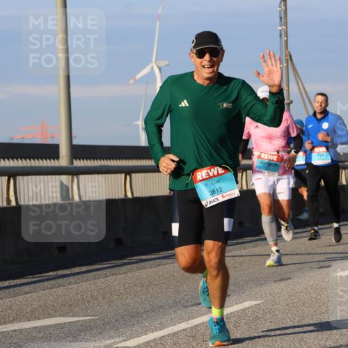 03.10.2025 - Köhlbrandbrückenlauf Strokosch-Dieckow http://msf.ph/oto/9110376 03.10.2025 09:42:14 Position 2 3812, 1321 meine-sportfotos.de