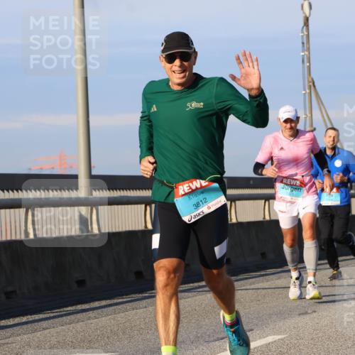 03.10.2025 - Köhlbrandbrückenlauf Strokosch-Dieckow http://msf.ph/oto/9110391 03.10.2025 09:42:14 Position 2 5, 3812, 1321 meine-sportfotos.de
