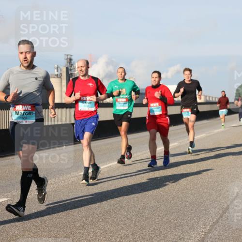 03.10.2025 - Köhlbrandbrückenlauf Lena Gebhardt http://msf.ph/oto/9110418 03.10.2025 09:41:37 Position 2 1069, 3491 meine-sportfotos.de