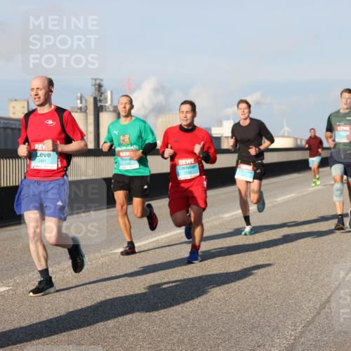 03.10.2025 - Köhlbrandbrückenlauf Lena Gebhardt http://msf.ph/oto/9110456 03.10.2025 09:41:37 Position 2 3491, 3705 meine-sportfotos.de