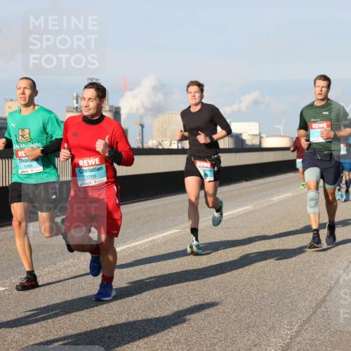03.10.2025 - Köhlbrandbrückenlauf Lena Gebhardt http://msf.ph/oto/9110490 03.10.2025 09:41:38 Position 2 3185, 3705 meine-sportfotos.de