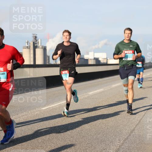 03.10.2025 - Köhlbrandbrückenlauf Lena Gebhardt http://msf.ph/oto/9110518 03.10.2025 09:41:38 Position 2 3185, 3705 meine-sportfotos.de