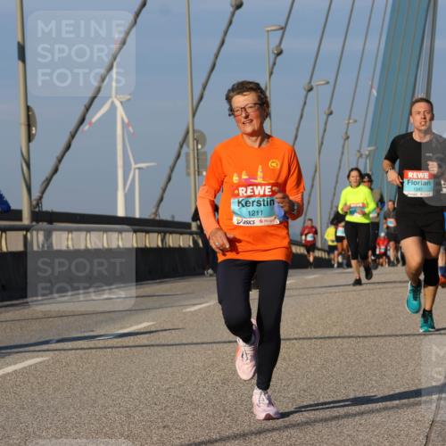 03.10.2025 - Köhlbrandbrückenlauf Strokosch-Dieckow http://msf.ph/oto/9110526 03.10.2025 09:42:24 Position 2 1211, 1045 meine-sportfotos.de