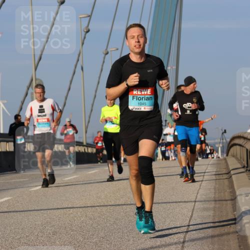 03.10.2025 - Köhlbrandbrückenlauf Strokosch-Dieckow http://msf.ph/oto/9110554 03.10.2025 09:42:26 Position 2 1045 meine-sportfotos.de