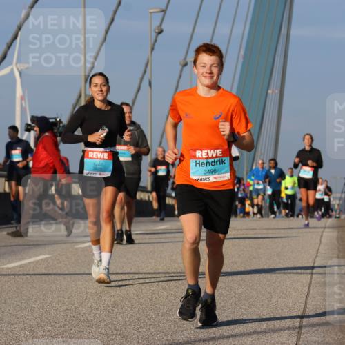 03.10.2025 - Köhlbrandbrückenlauf Strokosch-Dieckow http://msf.ph/oto/9110663 03.10.2025 09:42:39 Position 2 3825, 3496, 08 meine-sportfotos.de