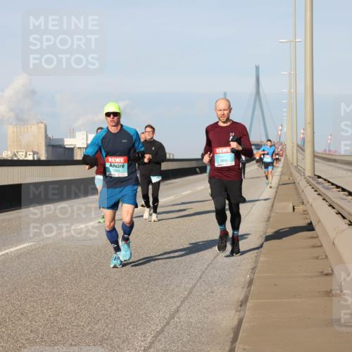03.10.2025 - Köhlbrandbrückenlauf Lena Gebhardt http://msf.ph/oto/9110673 03.10.2025 09:41:41 Position 2 1050, 3834 meine-sportfotos.de