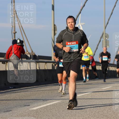 03.10.2025 - Köhlbrandbrückenlauf Strokosch-Dieckow http://msf.ph/oto/9110675 03.10.2025 09:42:43 Position 2 3721, 2672 meine-sportfotos.de