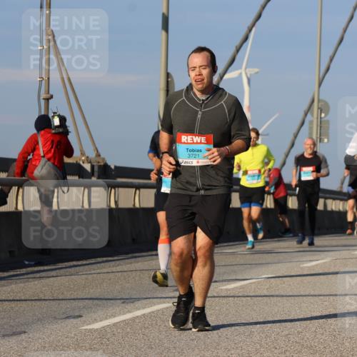 03.10.2025 - Köhlbrandbrückenlauf Strokosch-Dieckow http://msf.ph/oto/9110689 03.10.2025 09:42:43 Position 2 3721, 2672 meine-sportfotos.de
