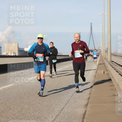 03.10.2025 - Köhlbrandbrückenlauf Lena Gebhardt http://msf.ph/oto/9110703 03.10.2025 09:41:41 Position 2 1050, 3834 meine-sportfotos.de