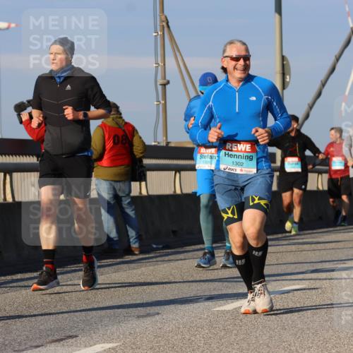 03.10.2025 - Köhlbrandbrückenlauf Strokosch-Dieckow http://msf.ph/oto/9110745 03.10.2025 09:42:55 Position 2 08, 1328, 1302, 2822 meine-sportfotos.de