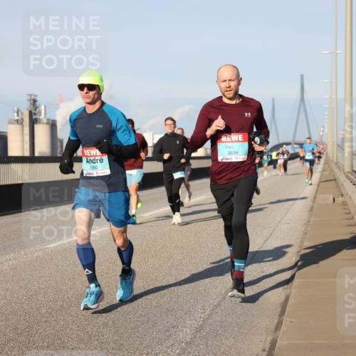 03.10.2025 - Köhlbrandbrückenlauf Lena Gebhardt http://msf.ph/oto/9110779 03.10.2025 09:41:42 Position 2 1050, 3834 meine-sportfotos.de