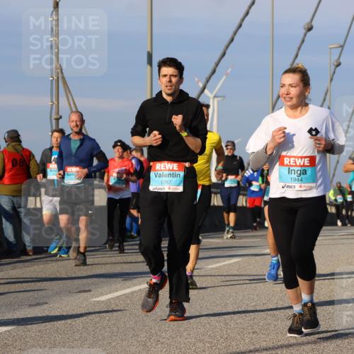 03.10.2025 - Köhlbrandbrückenlauf Strokosch-Dieckow http://msf.ph/oto/9110828 03.10.2025 09:43:04 Position 2 18, 08, 1767, 1944, 1092 meine-sportfotos.de