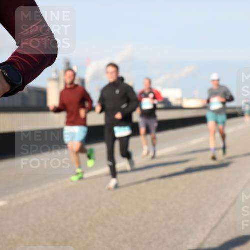 03.10.2025 - Köhlbrandbrückenlauf Lena Gebhardt http://msf.ph/oto/9110898 03.10.2025 09:41:43 Position 2  meine-sportfotos.de