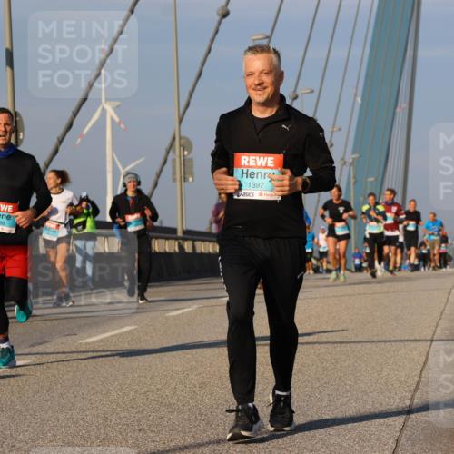 03.10.2025 - Köhlbrandbrückenlauf Strokosch-Dieckow http://msf.ph/oto/9111080 03.10.2025 09:43:29 Position 2 3188, 1397 meine-sportfotos.de