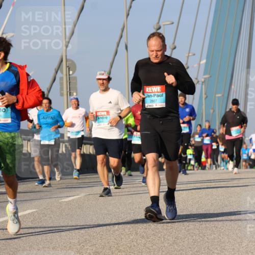 03.10.2025 - Köhlbrandbrückenlauf Strokosch-Dieckow http://msf.ph/oto/9111217 03.10.2025 09:43:45 Position 2 3484, 3481, 2807 meine-sportfotos.de