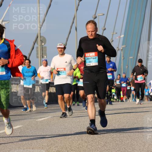 03.10.2025 - Köhlbrandbrückenlauf Strokosch-Dieckow http://msf.ph/oto/9111221 03.10.2025 09:43:45 Position 2 3484, 2807 meine-sportfotos.de